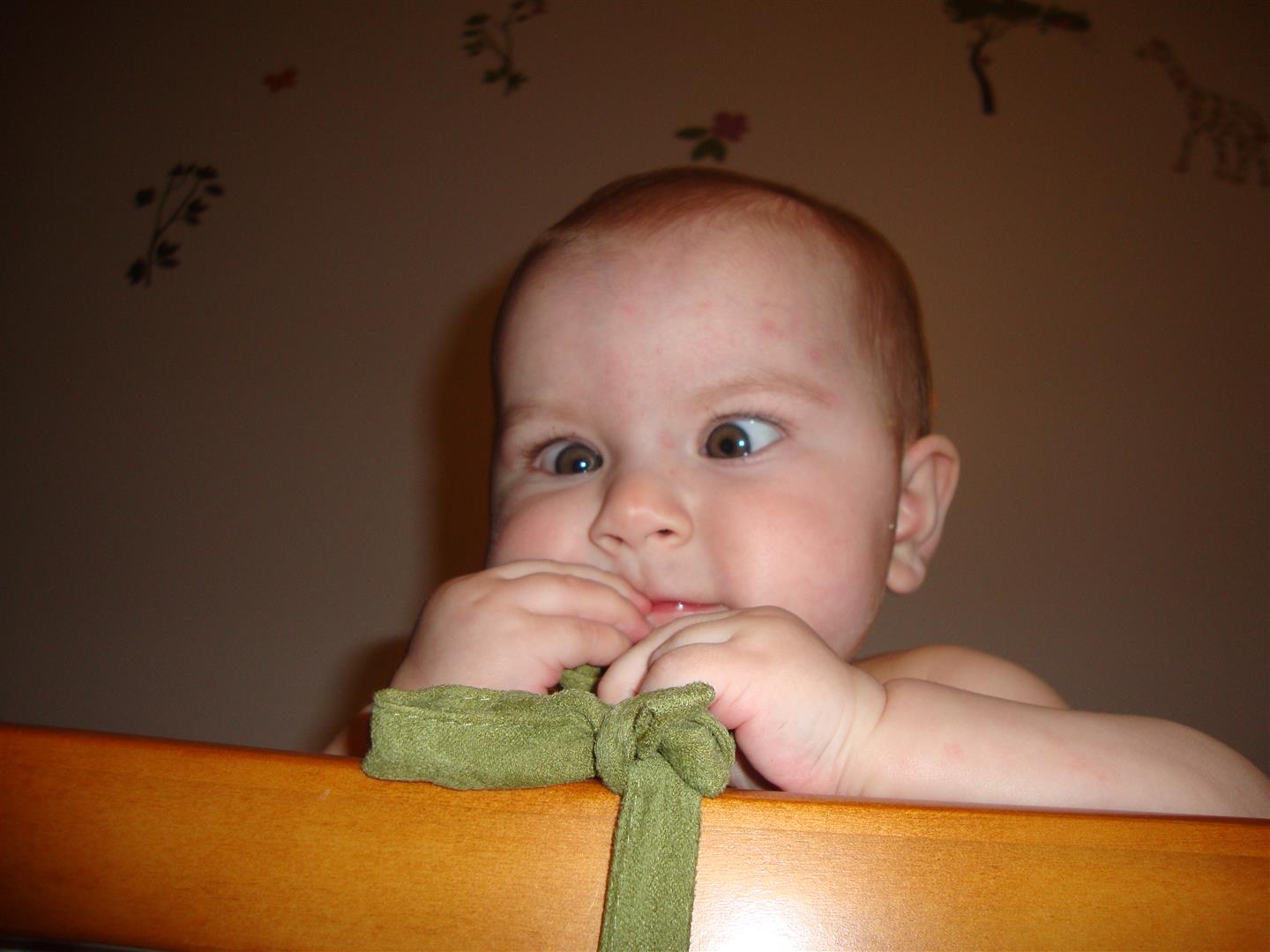 Почему косит один глаз у ребенка