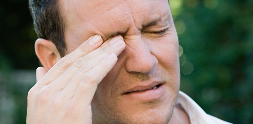 глаза чешутся