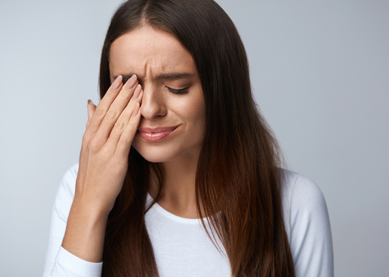 Почему болит глазное яблоко