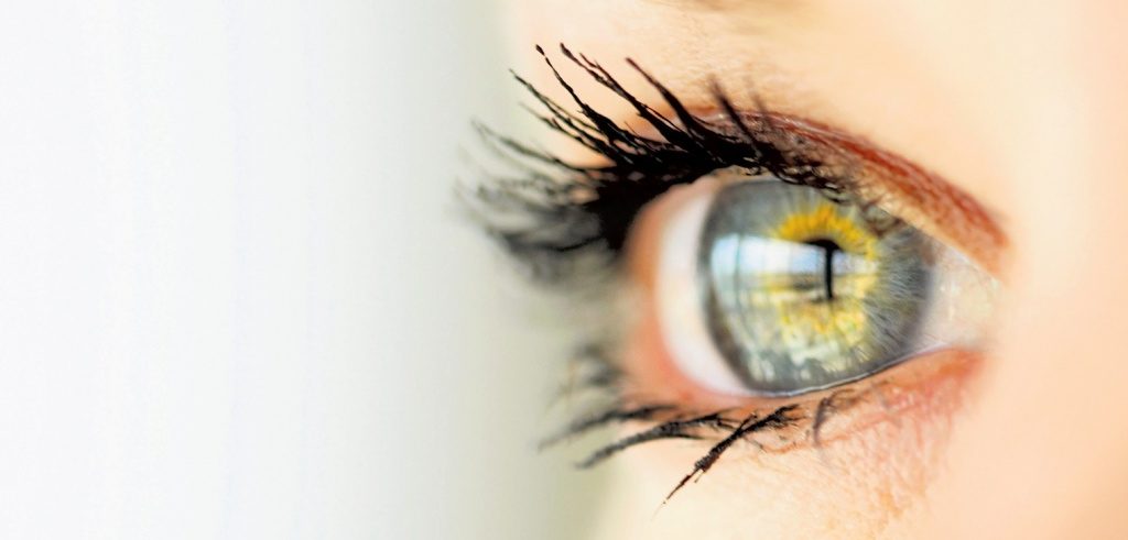 Зрение после замены хрусталика, реабилитация после операции, осложнения