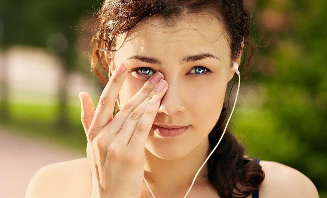 Почему появляются белые пятна перед глазами