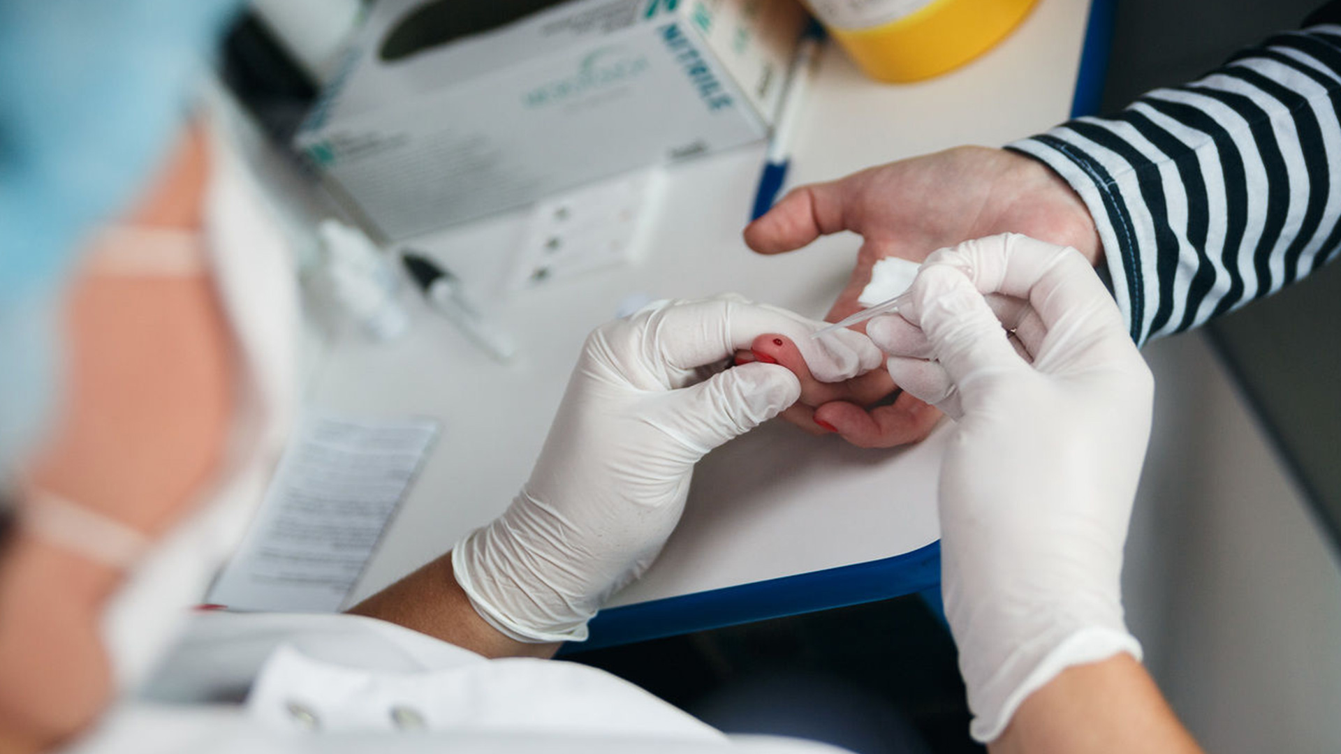 Что делать, если сперма попала в глаза