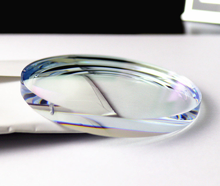 Стеклянные или пластиковые линзы, какие лучше выбрать