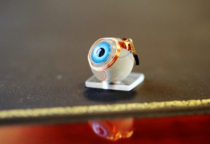 Искусственный бионический глаз