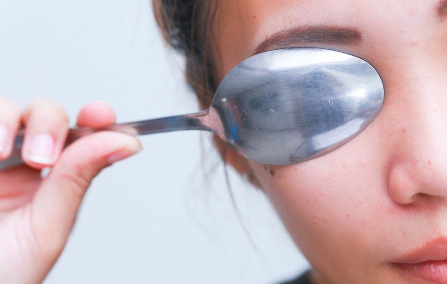 Как быстро снять отеки с глаз после слез