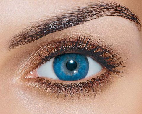 Корректирующая и цветная линза на одном глазу