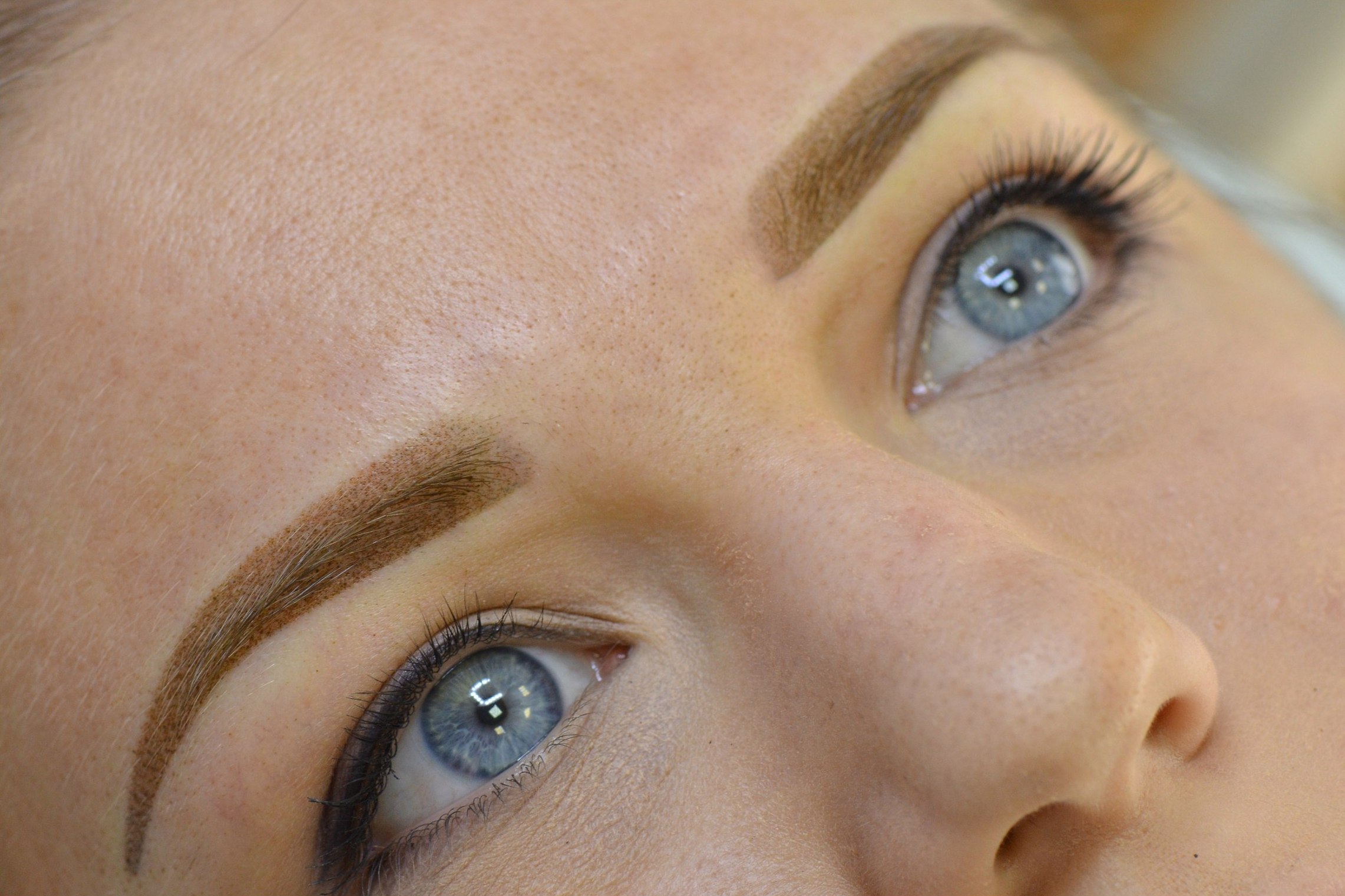 Пудровый татуаж бровей