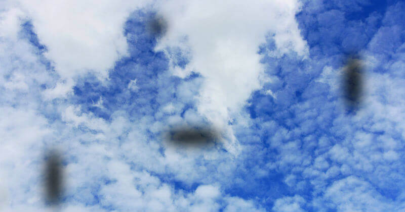 Черная точка в глазу, которая не исчезает