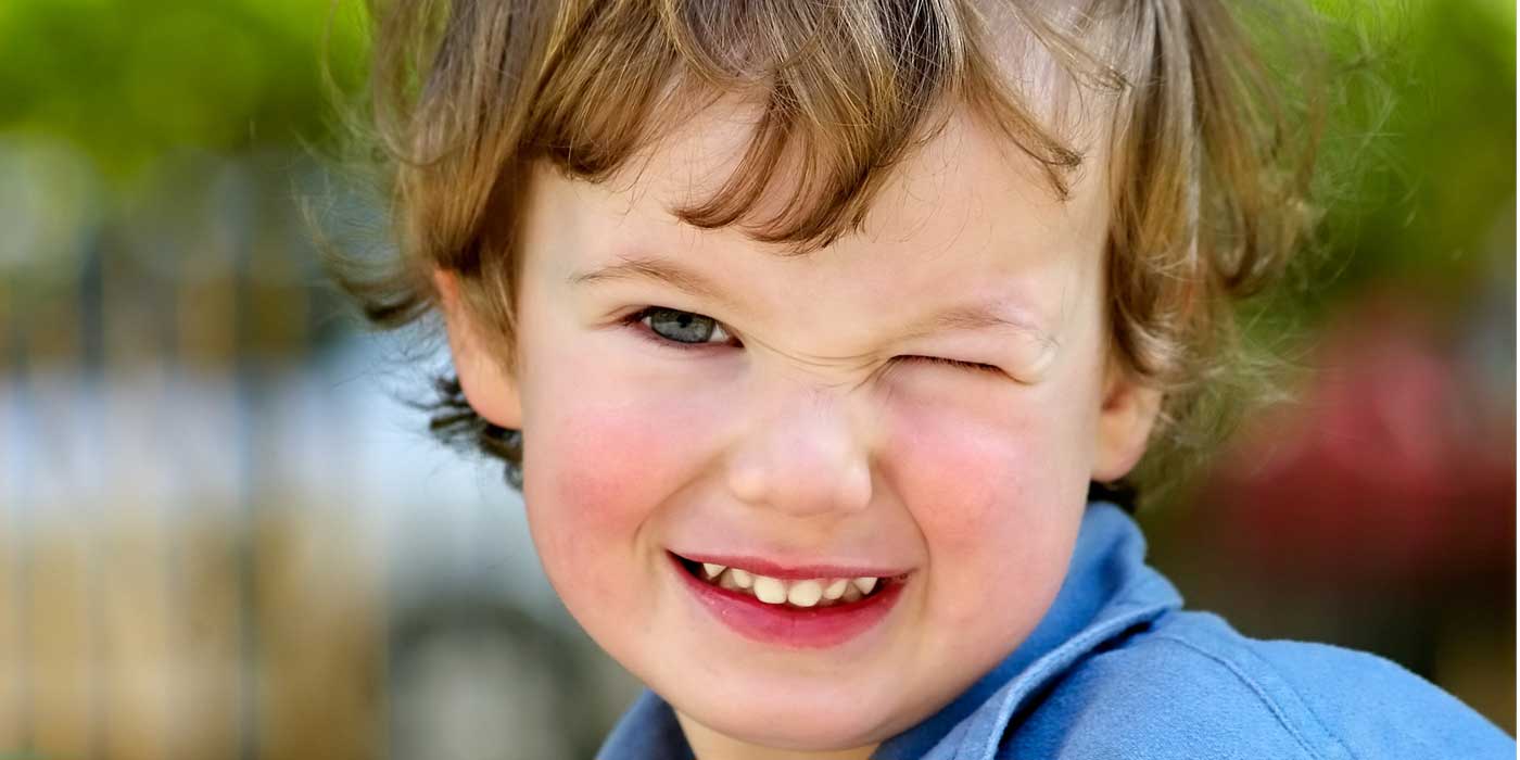 Почему человек часто моргает