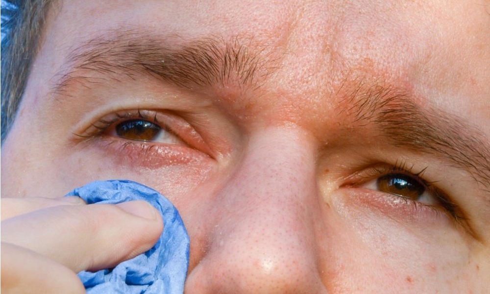 После удара глаз мутно видит