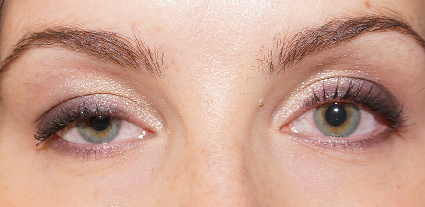 Почему один глаз больше другого