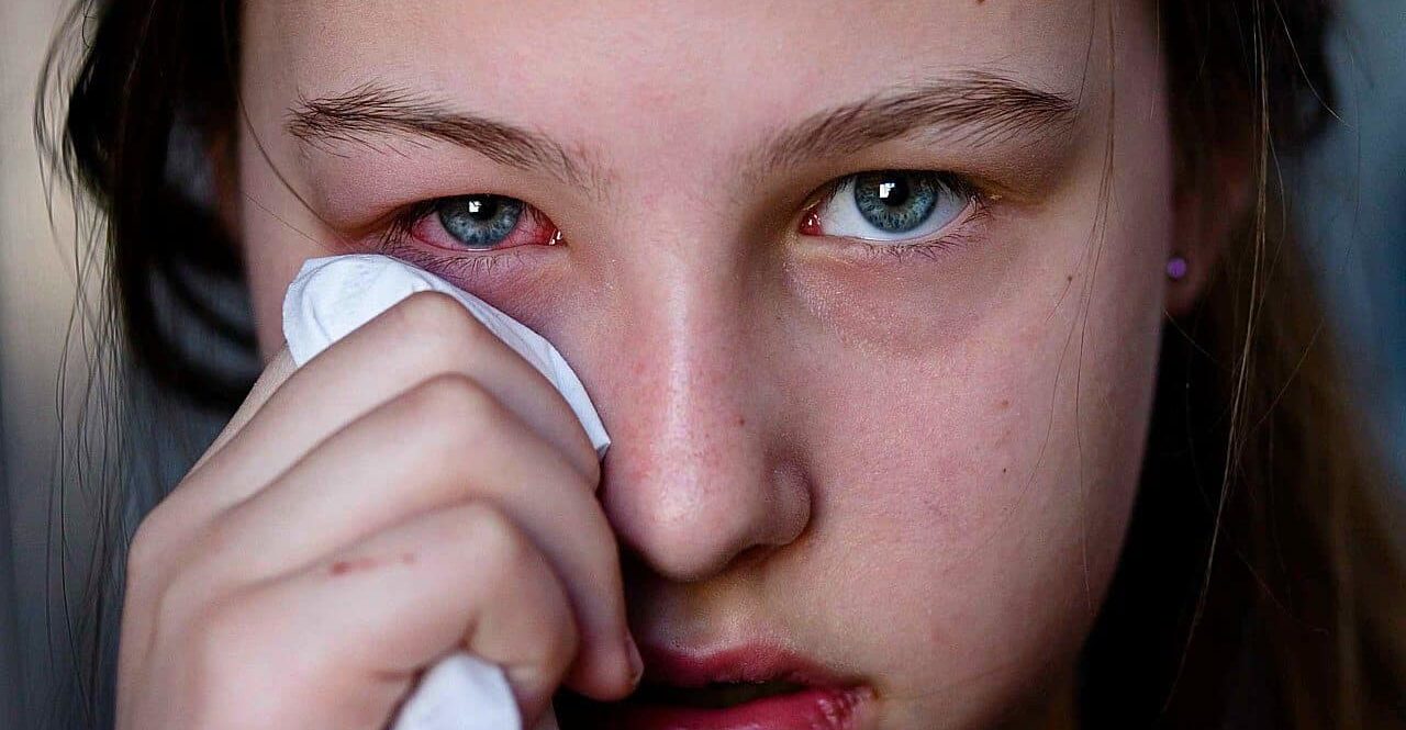 болят глаз по ночам