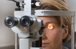 Почему болит кость под глазом