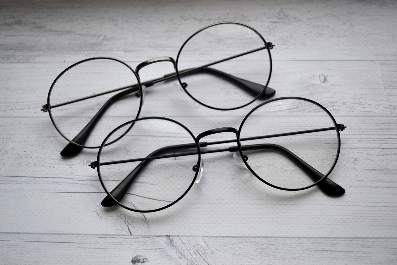 Прозрачные очки для подчеркивания стиля