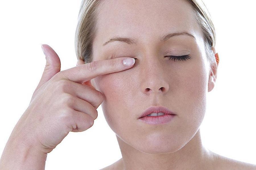 боль в глазу